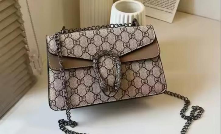 Luxe en tijdloze klasse Gucci tas, Sieraden, Tassen en Uiterlijk, Tassen | Damestassen, Zo goed als nieuw, Schoudertasje, Zwart