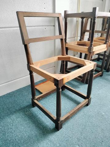handgemaakte noten 17e eeuwse replica stoelen beschikbaar voor biedingen