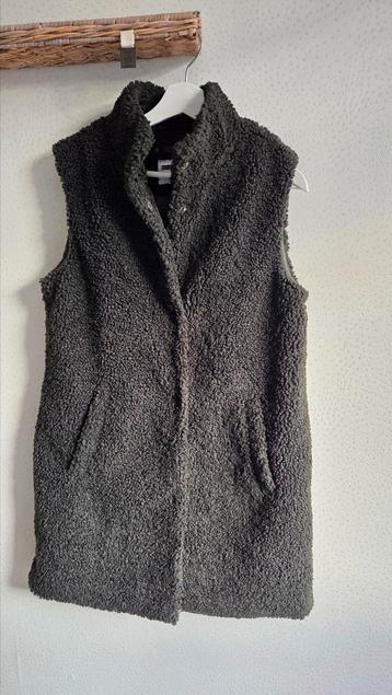 2 bodywarmers  teddy/faux fur beschikbaar voor biedingen