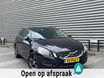 Volvo V60 1.6 T4 180PK Momentum (bj 2011) AUTOMAAT|LMV|NAV|, Auto's, Volvo, Stof, Gebruikt, 4 cilinders, Zwart