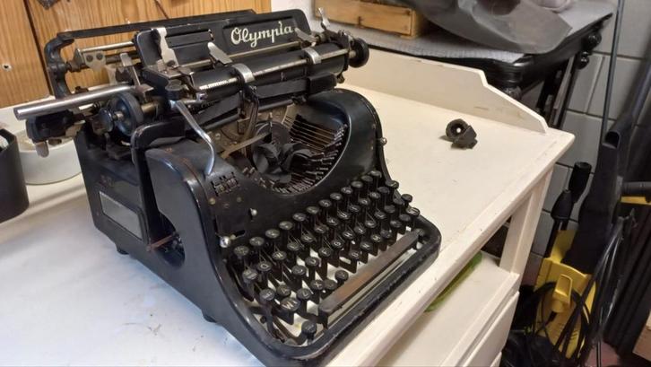 Antieke Olympia Typemachine - Opknapper, Antiek en Kunst, Antiek | Kantoor en Zakelijk, Ophalen