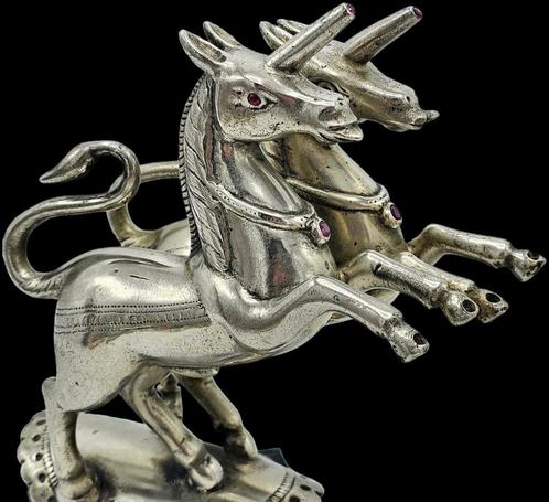 Zeer apart zilveren eenhoorns bezet met robijnen stenen, Antiek en Kunst, Antiek | Goud en Zilver, Verzenden