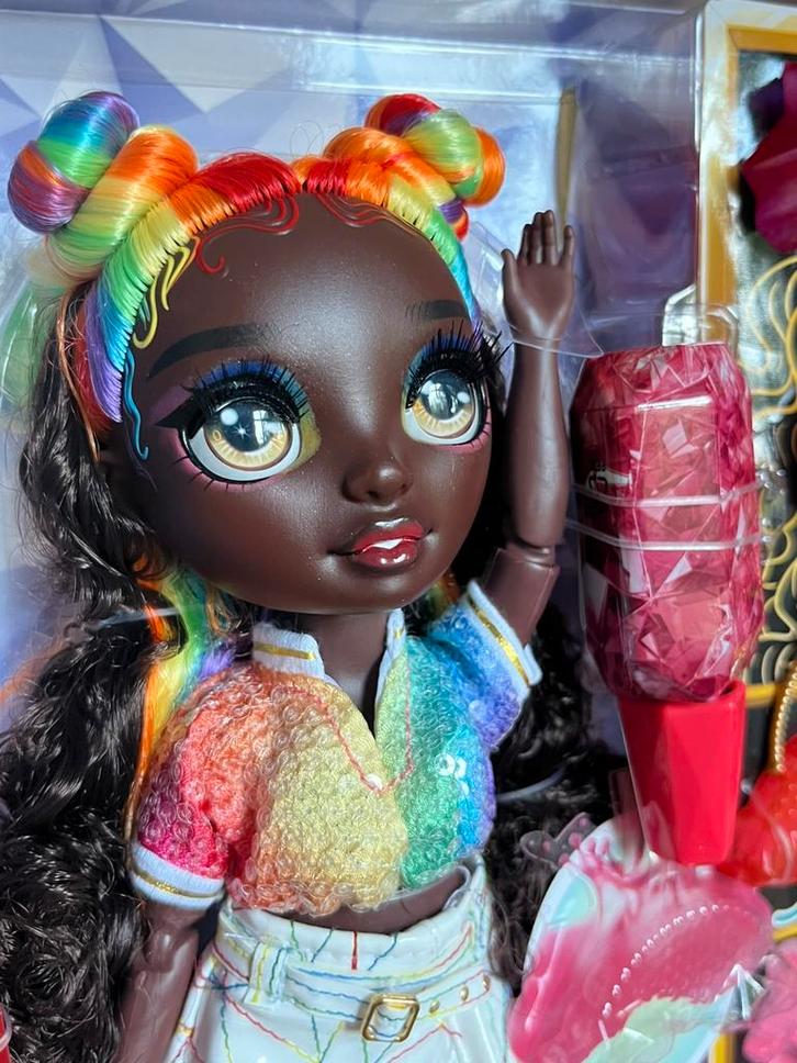 Nieuw Rainbow High Iris Bow, Kinderen en Baby's, Speelgoed | Poppenhuizen, Nieuw, Poppenhuis, Ophalen of Verzenden