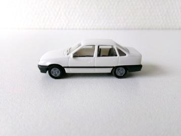 Opel Kadett E wit 1:87 / H0 Herpa (geen ovp) beschikbaar voor biedingen