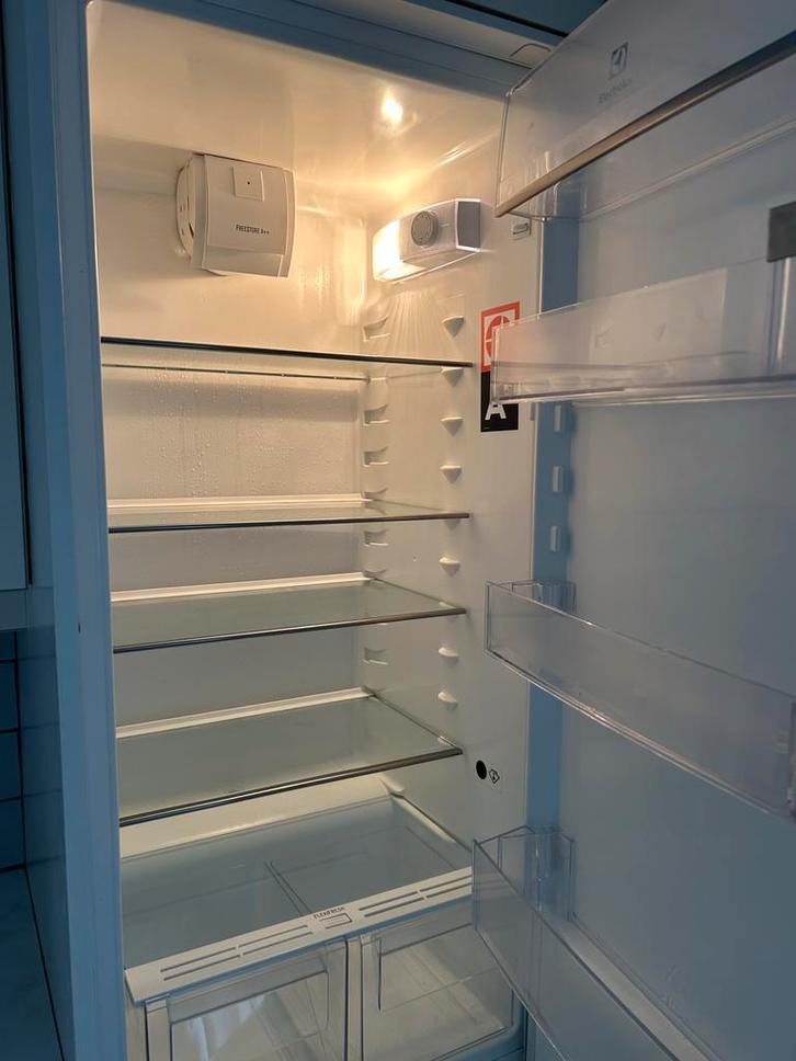 Electrolux Koelkast - Eind 2023 - Zelf Demonteren, Witgoed en Apparatuur, Koelkasten en IJskasten, Gebruikt, Zonder vriesvak, 150 tot 200 liter