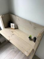 Bureau gemaakt van hout met een bijpassend krukje, Huis en Inrichting, Ophalen, Zo goed als nieuw