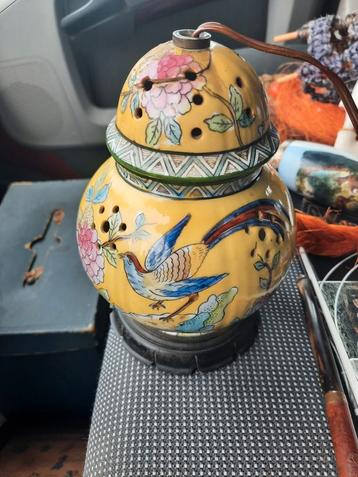 Oosterse Gele Lamp met Vogeldecoratie beschikbaar voor biedingen