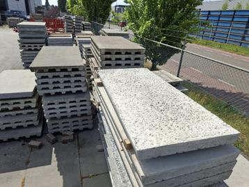 Restpartij betonnen platen 150m2, alles 86cm breed, 10€ /m2 beschikbaar voor biedingen