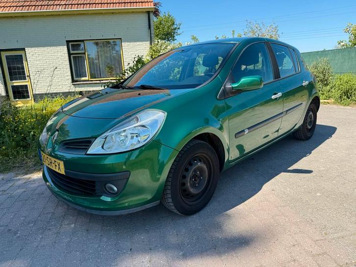 Renault Clio 1.6 16V 82KW 5-DRS 2006 Groen apk 7-26, Auto's, Renault, Particulier, Clio, ABS, Airbags, Airconditioning, Alarm