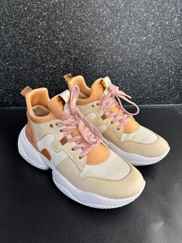 Hogan sneakers maat 38 zo goed als nieuw beschikbaar voor biedingen