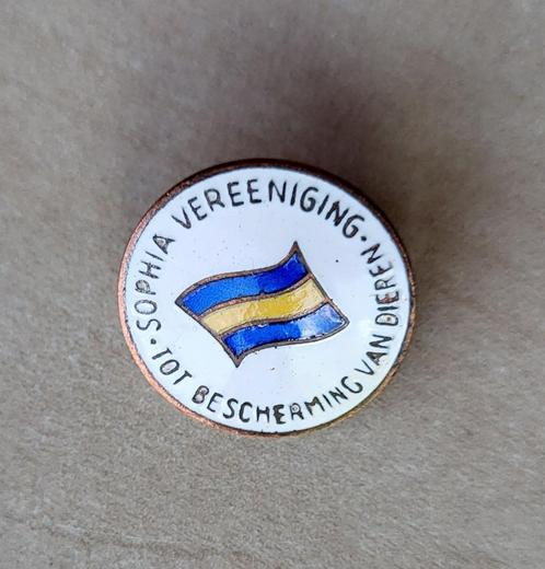 Sophia Dierenbescherming emaille broche, Verzamelen, Speldjes, Pins en Buttons, Gebruikt, Speldje of Pin, Overige onderwerpen
