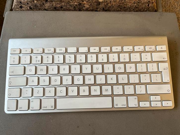 Apple A1314 draadloos toetsenbord, Computers en Software, Toetsenborden, Gebruikt, Qwerty, Draadloos, Ophalen of Verzenden