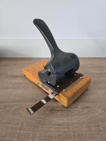 Prachtige echte antieke grote zware LEITZ perforator €20!! beschikbaar voor biedingen