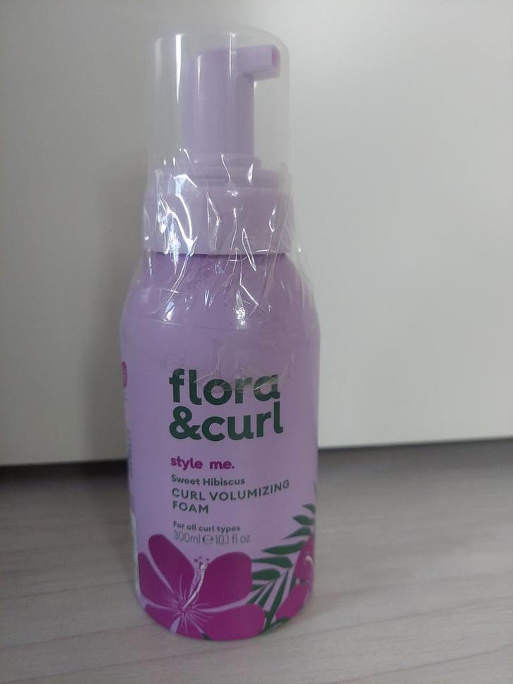Flora & curl volumizing foam 300ml -  NIEUW, Sieraden, Tassen en Uiterlijk, Uiterlijk | Haarverzorging, Nieuw, Gel, Wax, Haarlak of Mousse