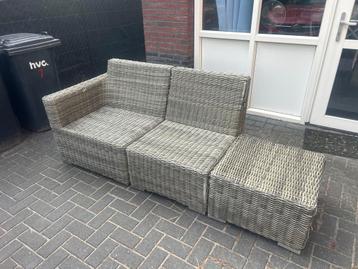 Complete zithoek van kunststof en riet/rotan beschikbaar voor biedingen