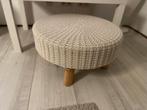 Gehaakte poef op 3 poten, Huis en Inrichting, Banken | Voetenbanken en Poefen, Ophalen, Overige materialen, Minder dan 50 cm, Gebruikt