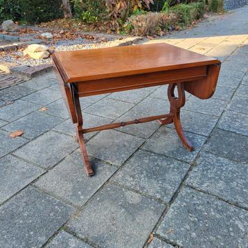Houten Tafel met Inklapbare Bladen beschikbaar voor biedingen