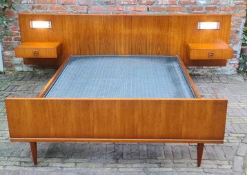 Vintage, design bed. Jaren 60. In erg mooie staat! beschikbaar voor biedingen