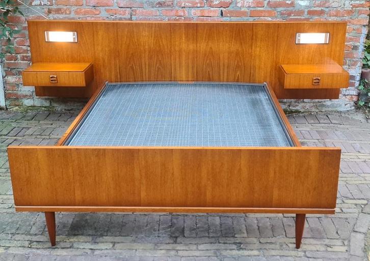 Vintage, design bed. Jaren 60. In erg mooie staat!, Huis en Inrichting, Slaapkamer | Bedden, Tweepersoons, Ophalen