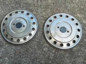 4 bevestigings delen en 2 wieldoppen Mercedes Benz , w601, T beschikbaar voor biedingen