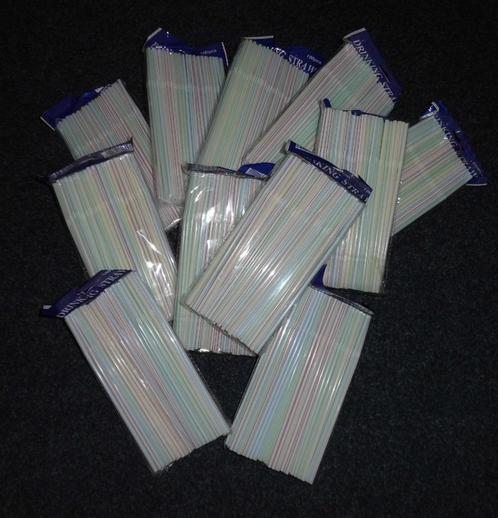 100 plastic rietjes in de verpakking 2,00 per pakje, Hobby en Vrije tijd, Feestartikelen, Nieuw, Feestartikel, Ophalen of Verzenden