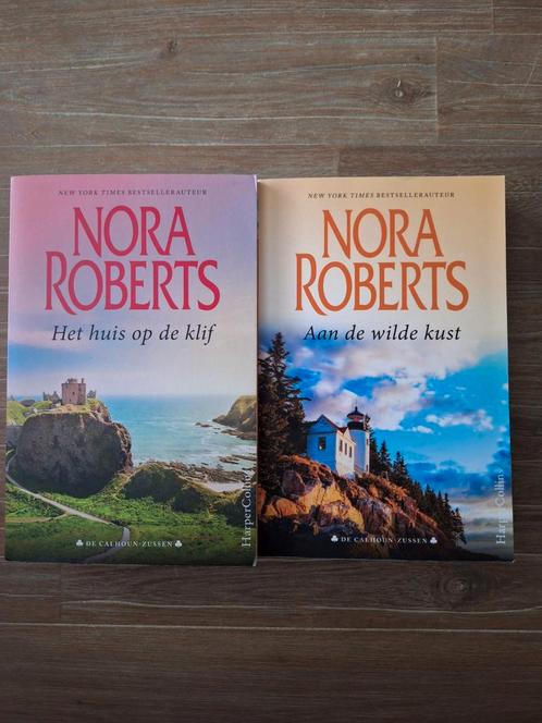 Nora Roberts - Het huis op de klif & Aan de wilde kust, Boeken, Romans, Gelezen, Nederland, Ophalen of Verzenden