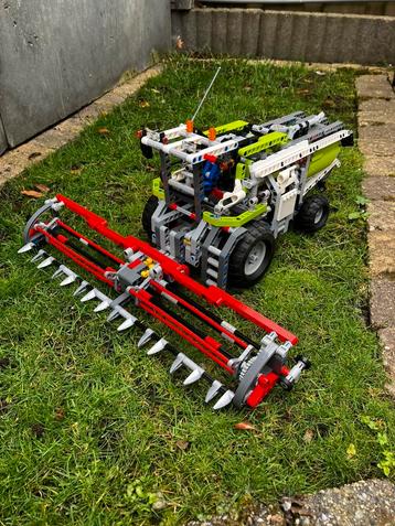 Lego 8274 combine harvester beschikbaar voor biedingen