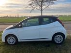 Toyota Aygo  X-play 5D 2019 Wit open dak, Auto's, Voorwielaandrijving, USB, 4 stoelen, Wit