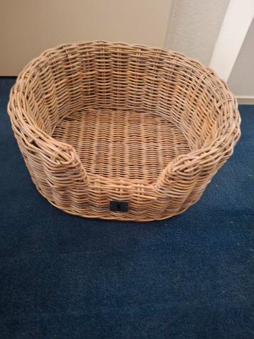 Mooie hondenband zo goed als nieuw beschikbaar voor biedingen