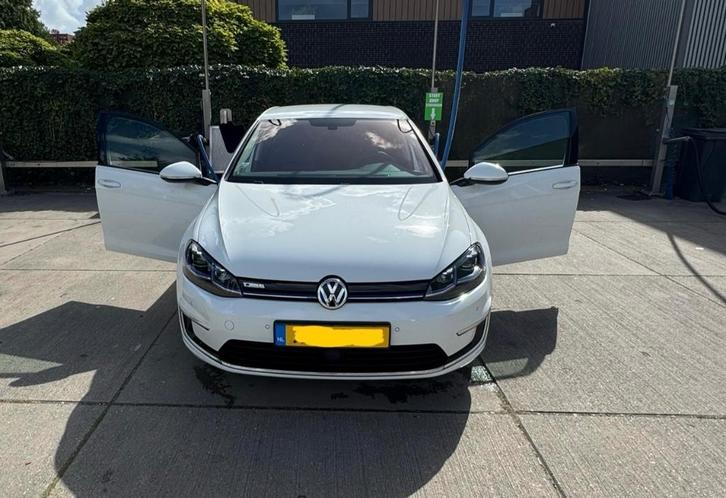 Nette Volkswagen E- Golf 2019 Wit full leather, Auto's, Volkswagen, Particulier, Golf, Achteruitrijcamera, Adaptive Cruise Control