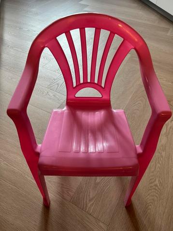 Plastic kinderstoeltje roze beschikbaar voor biedingen