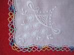 Fraai zakdoekje met hand gemaakte rand van frivolite., Ophalen of Verzenden