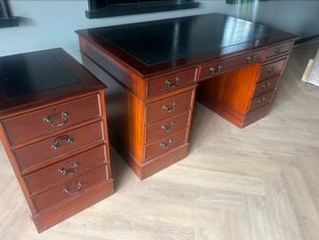 Klassiek Engels Chesterfield Bureau met Engels  Lade kast