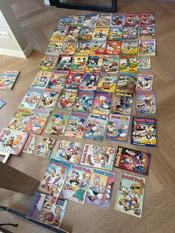 63 Donalds Duck incl vakantieboek (nog netjes)  beschikbaar voor biedingen