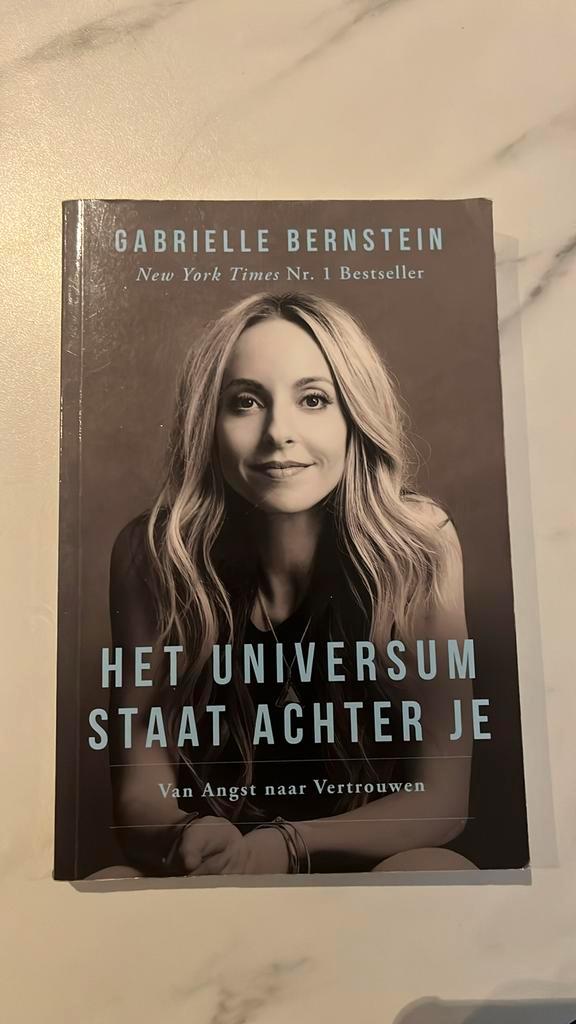 Gabrielle Bernstein - Het Universum staat achter je, Boeken, Esoterie en Spiritualiteit, Zo goed als nieuw, Overige typen, Spiritualiteit algemeen