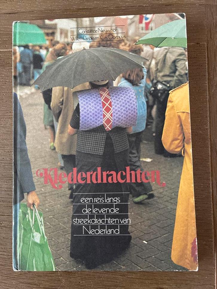 Klederdrachten Nederland - Reisgids, Boeken, Kunst en Cultuur | Dans en Theater, Gelezen, Ophalen of Verzenden