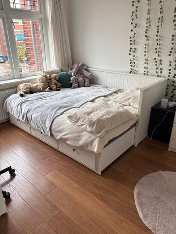 Ikea Uitschuifbed wit met 2 matrassen beschikbaar voor biedingen