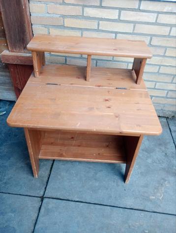 Vintage Houten Kinderbureau met Opbergruimte beschikbaar voor biedingen
