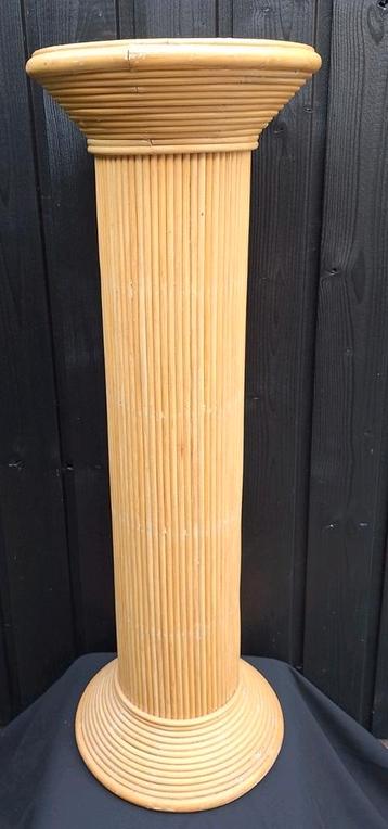 Vintage bamboe rotan boho pilaar zuil standaard  beschikbaar voor biedingen