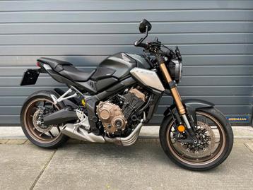 Honda cb650r cb 650 r: 2022, uniek, matzwart, Led, 4000 km beschikbaar voor biedingen