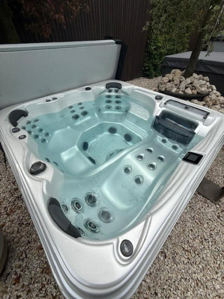 Artesian | Island Spa | Antiqua 52, Tuin en Terras, Bubbelbaden en Hottubs, Gebruikt, Vast, Afdekzeil, Ophalen