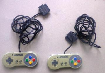 2 Originele Controllers voor de Europese Super Nintendo beschikbaar voor biedingen