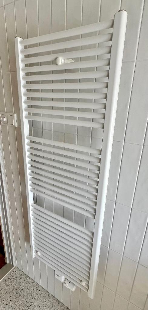 Vasco Iris handdoekradiator | 133,8x50x3,4cm | Mat wit, Doe-het-zelf en Verbouw, Verwarming en Radiatoren, Zo goed als nieuw, Radiator