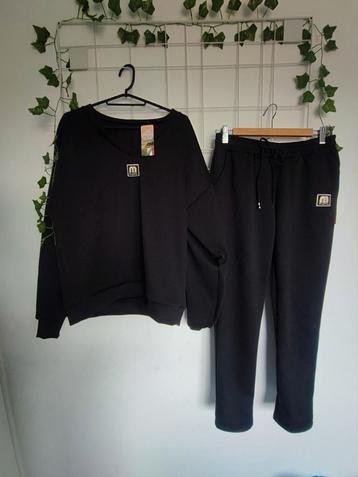 Mooi tweedelige set dames maat 38/40/42  beschikbaar voor biedingen