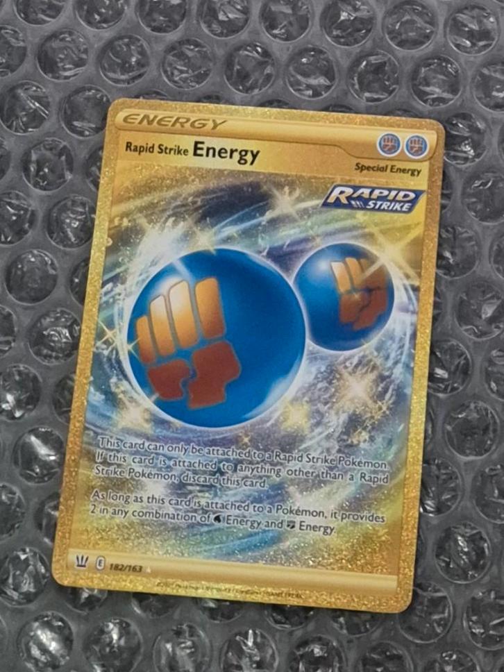 Rapid Stike Energy 182/163 Battle Styles Sword & Shield, Hobby en Vrije tijd, Verzamelkaartspellen | Pokémon, Zo goed als nieuw