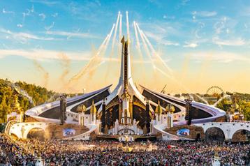 Tomorrowland W1 - 2x Full Madness Weekend VIP + Accommodatie beschikbaar voor biedingen