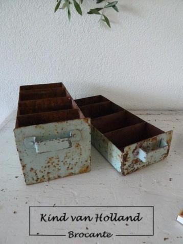 Brocante gietijzeren archiefbak /vakkenbak beschikbaar voor biedingen