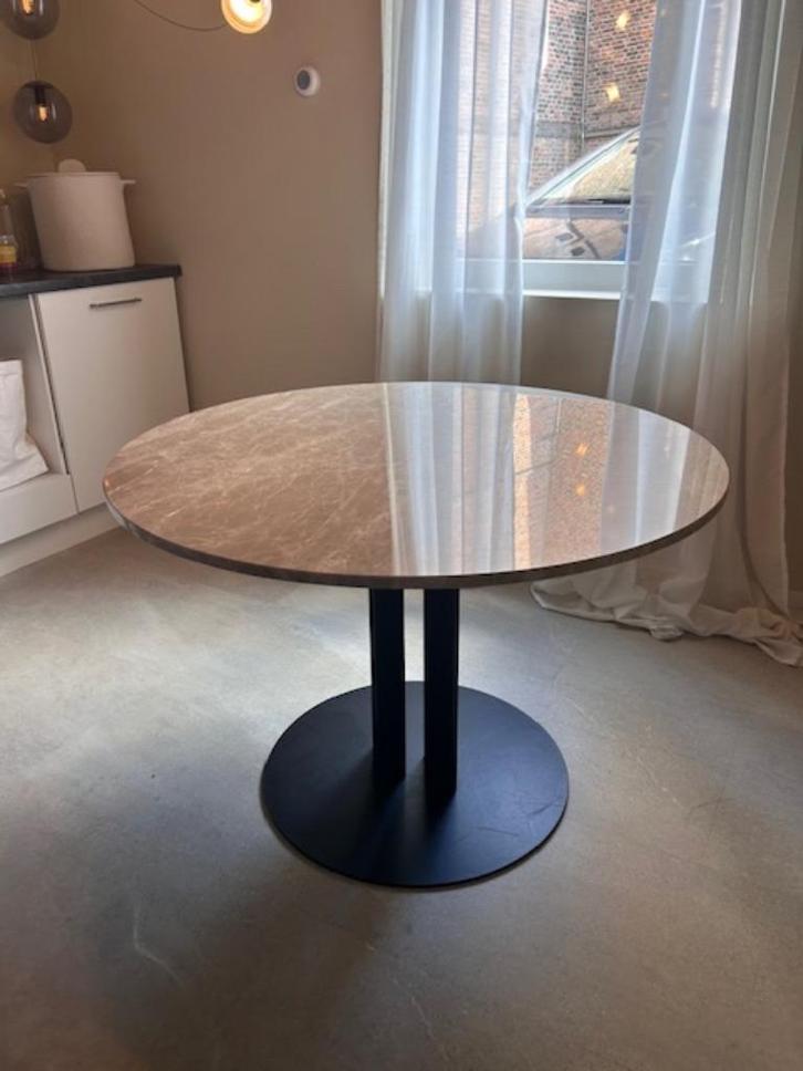 Normann Copenhagen SCALA eettafel marmer, Huis en Inrichting, Tafels | Eettafels, Nieuw, 100 tot 150 cm, 50 tot 100 cm, Vier personen