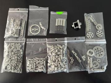 Diverse Lego Technic onderdelen jaren 80 beschikbaar voor biedingen
