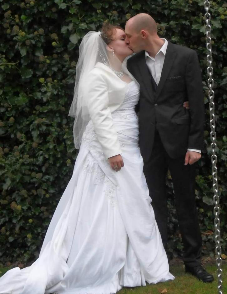 Trouwjurk met bolero, maat 40/42 + Pak maat 46/48, Kleding | Dames, Trouwkleding en Trouwaccessoires, Zo goed als nieuw, Trouwjurk